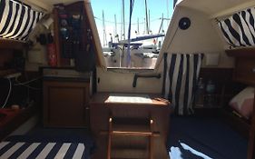 Petit Voilier A Quai Port Barcares